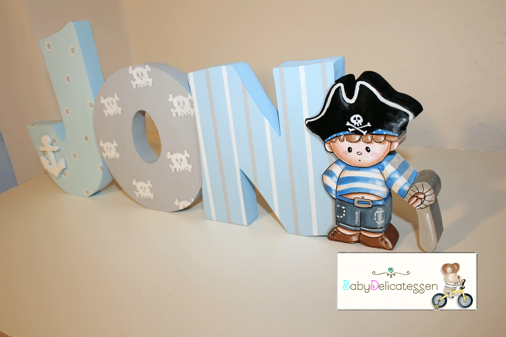 Nombre en madera para apoyar deco pirata largura 55 cm.