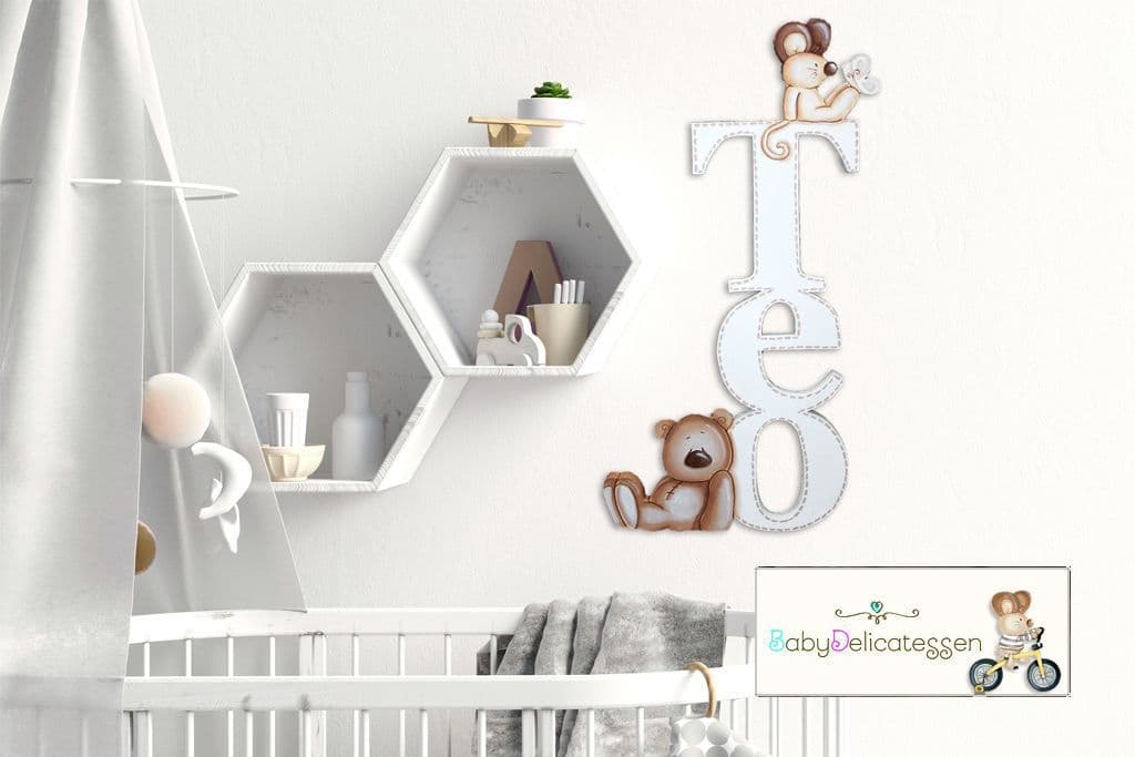 Nombre de madera vertical para pared tipo georgia con oso y ratón.