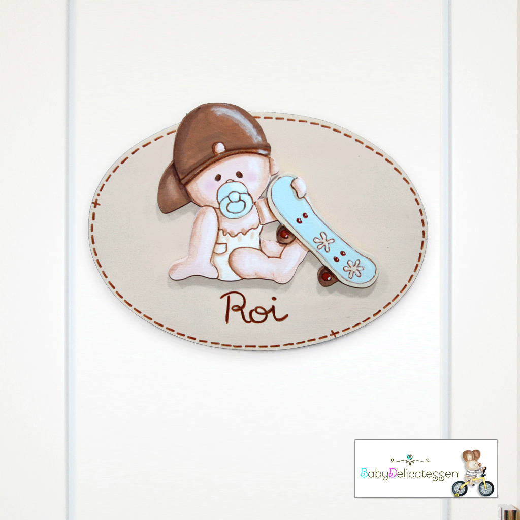 placa de puerta bebé con skate